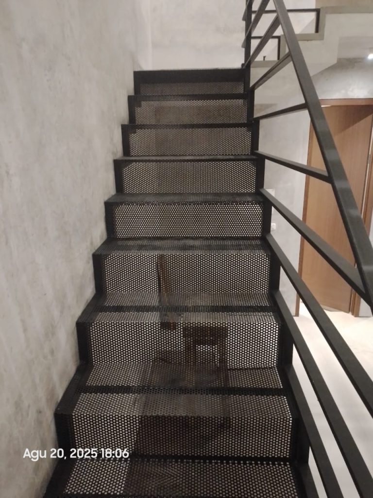 jasa cat railing tangga powder coating cat bahan besi di rumah